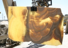 Купить оникс в слэбах